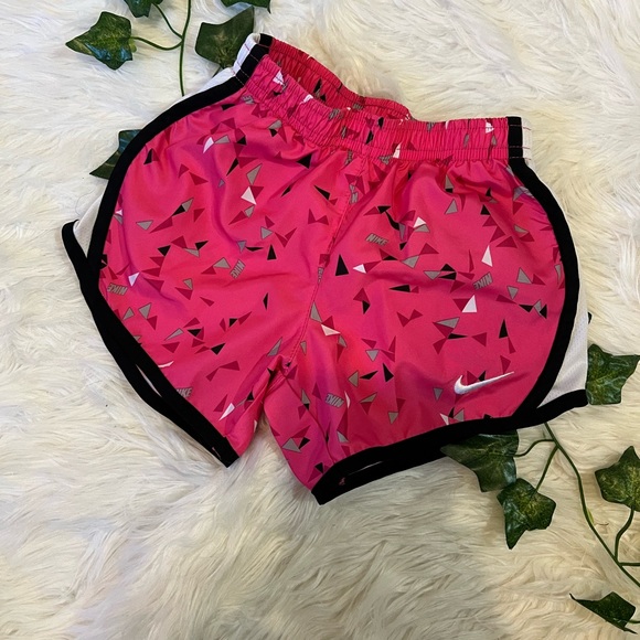 NIKE YOUTH GIRLS DRI-FIT SHORTS - SIZE XS - 3-4 YRS. - BLACK|PINK|WHITE - Picture 3 of 11